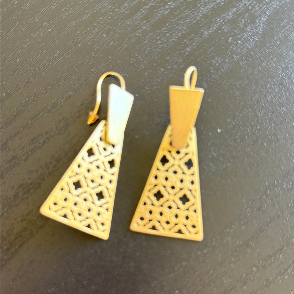 Kendra Scott Gold Filigree Trapezoid Drop Earrings
